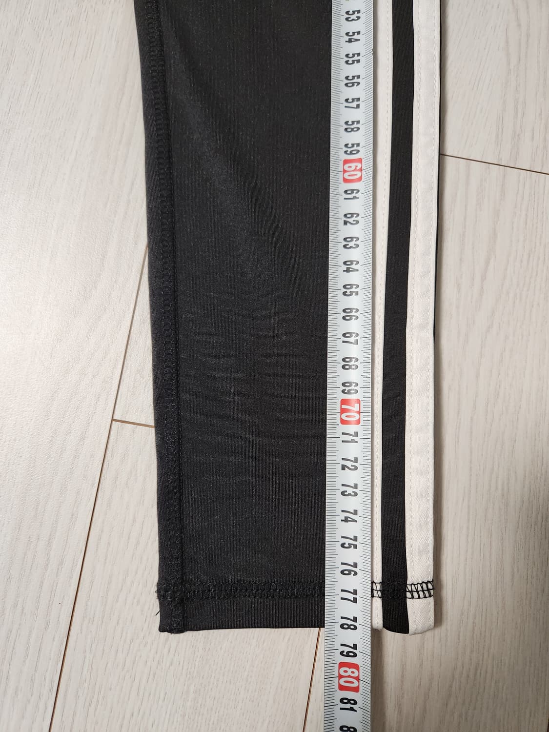 새상품급)아디다스 손나은 레깅스 aj9366 사이즈s

여러 중고사이트에 상품이미지5