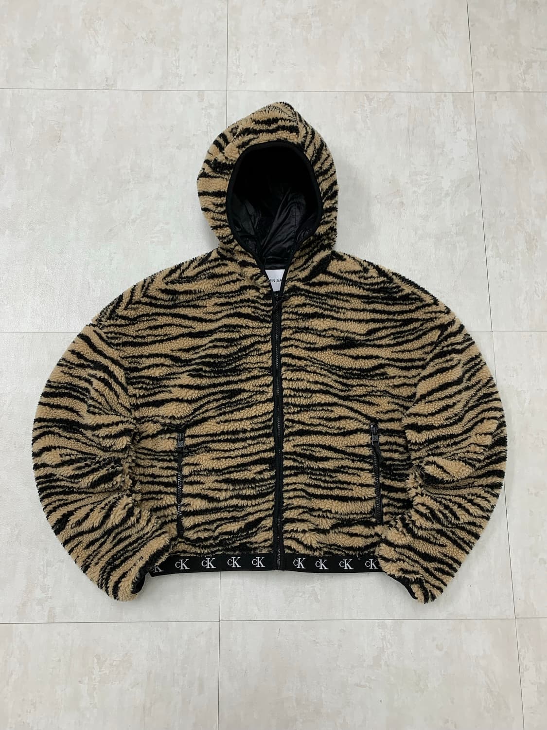 켈빈 클라인 지브라 패턴 폴리스 후드집업 상품이미지1