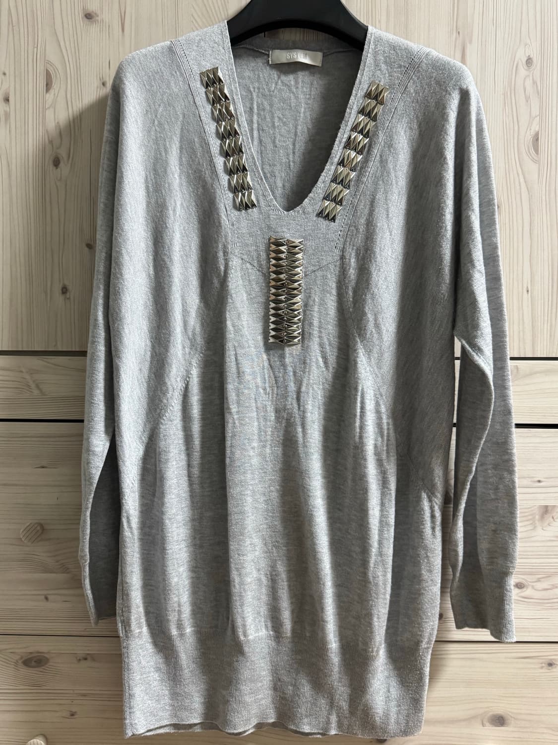 system 브이넥 스터드 니트 그레이 상품이미지1