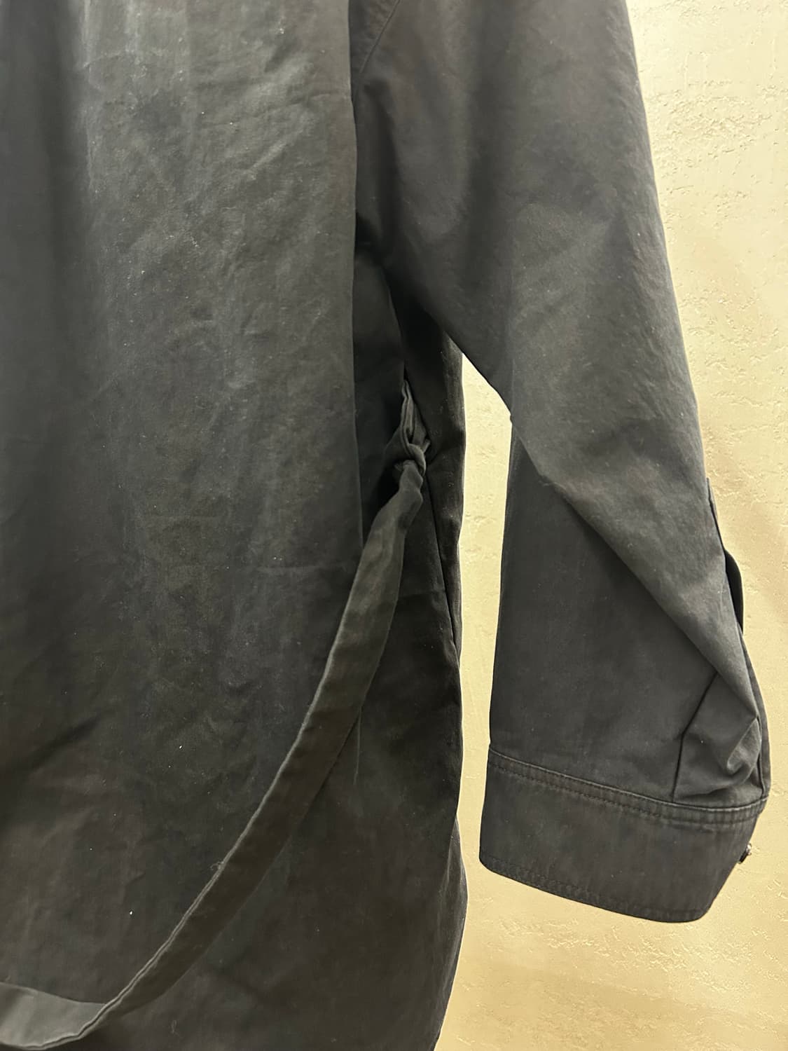 모이아(Moia) 블랙 벨트 박스 셔츠 상품이미지6