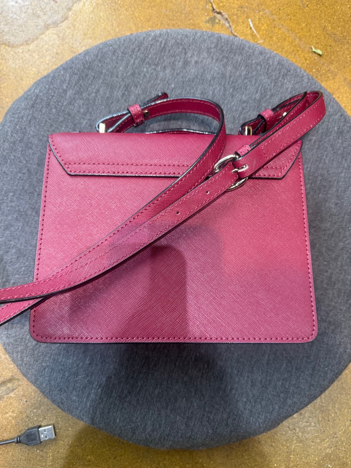 비비안웨스트우드 버건디 사각 크로스백 가방 상품이미지3