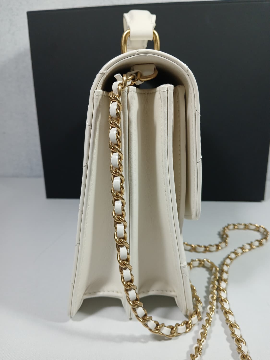 샤넬 23시즌 탑 핸들 플랩백 AS4184 상품이미지3