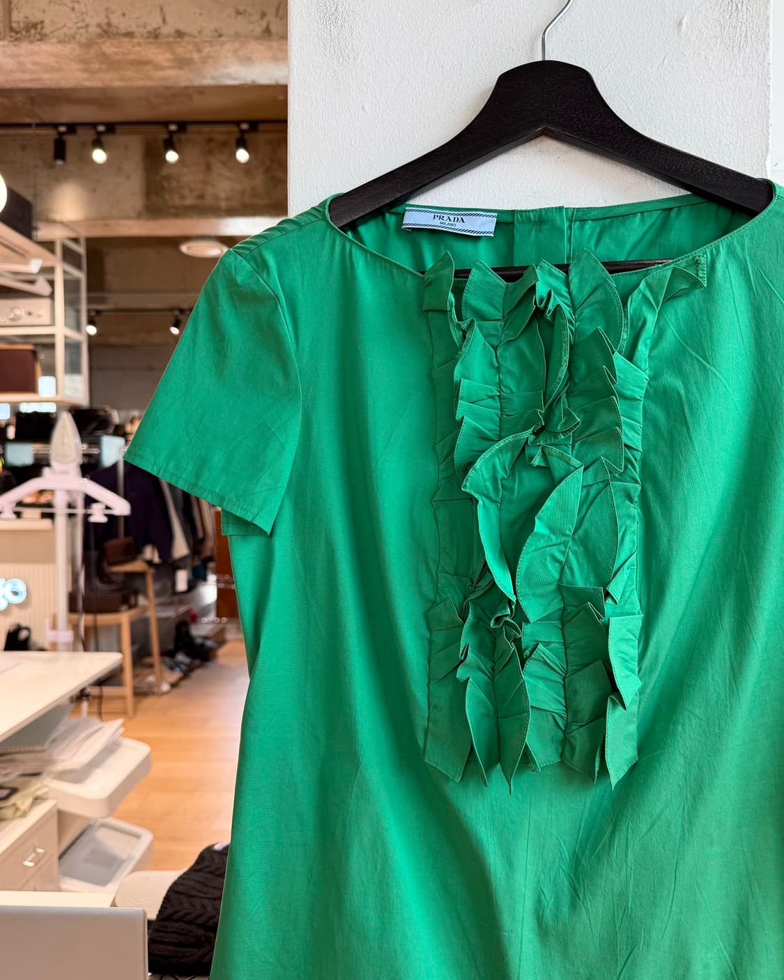 프라다 그린 프릴 하프 블라우스  상품이미지4