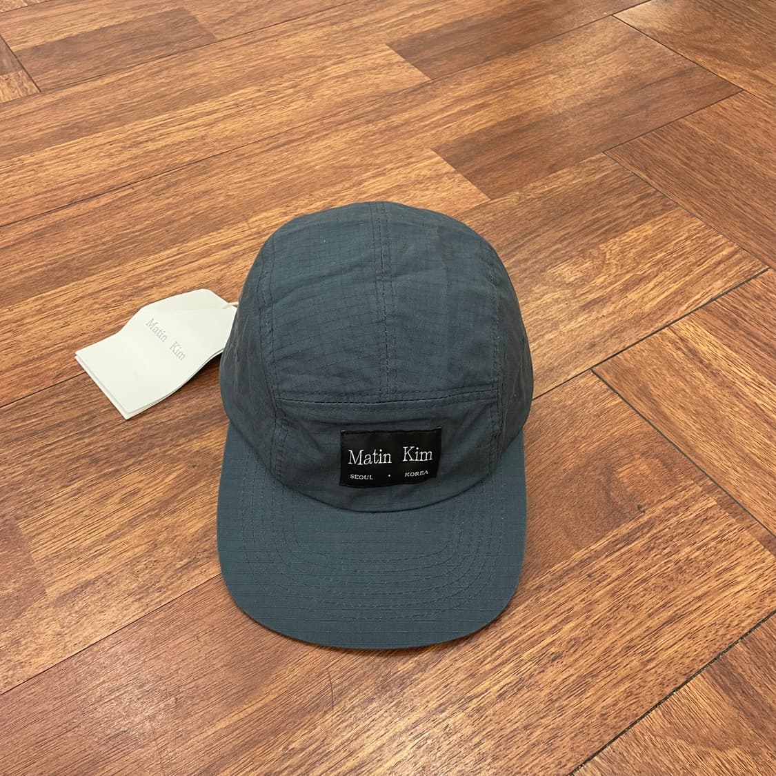 마뗑킴 로고 라벨 솔리드 캠프 캡 상품이미지1