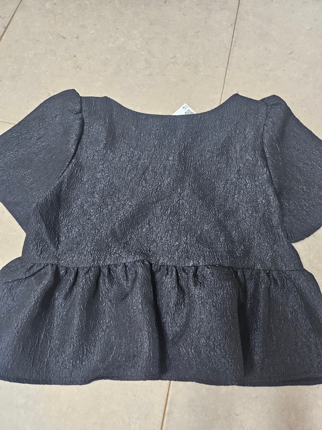 H&M 블랙퍼프소매 크롭 블라우스 M 상품이미지2