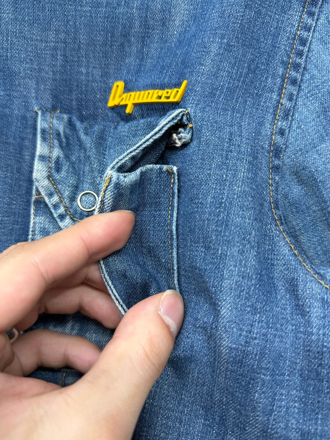 디스퀘어드 3D포켓 뱃지 데님셔츠 상품이미지4