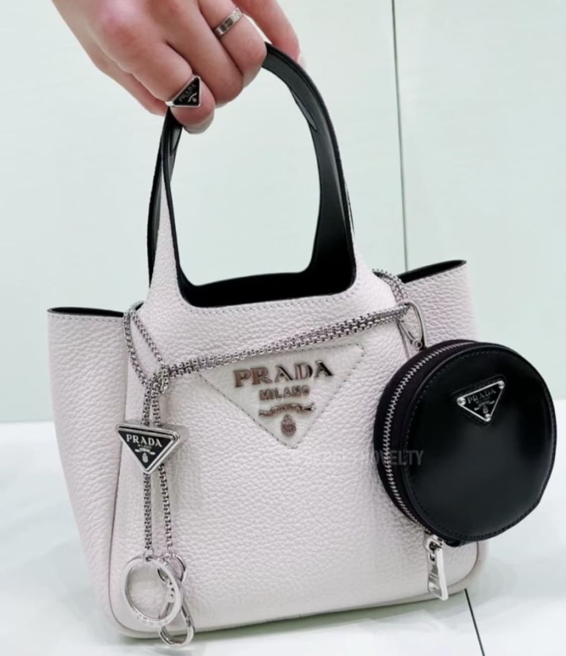 프라다 뷰티 레더 미니 토드백 화이트 풀박스 무료배송 상품이미지2
