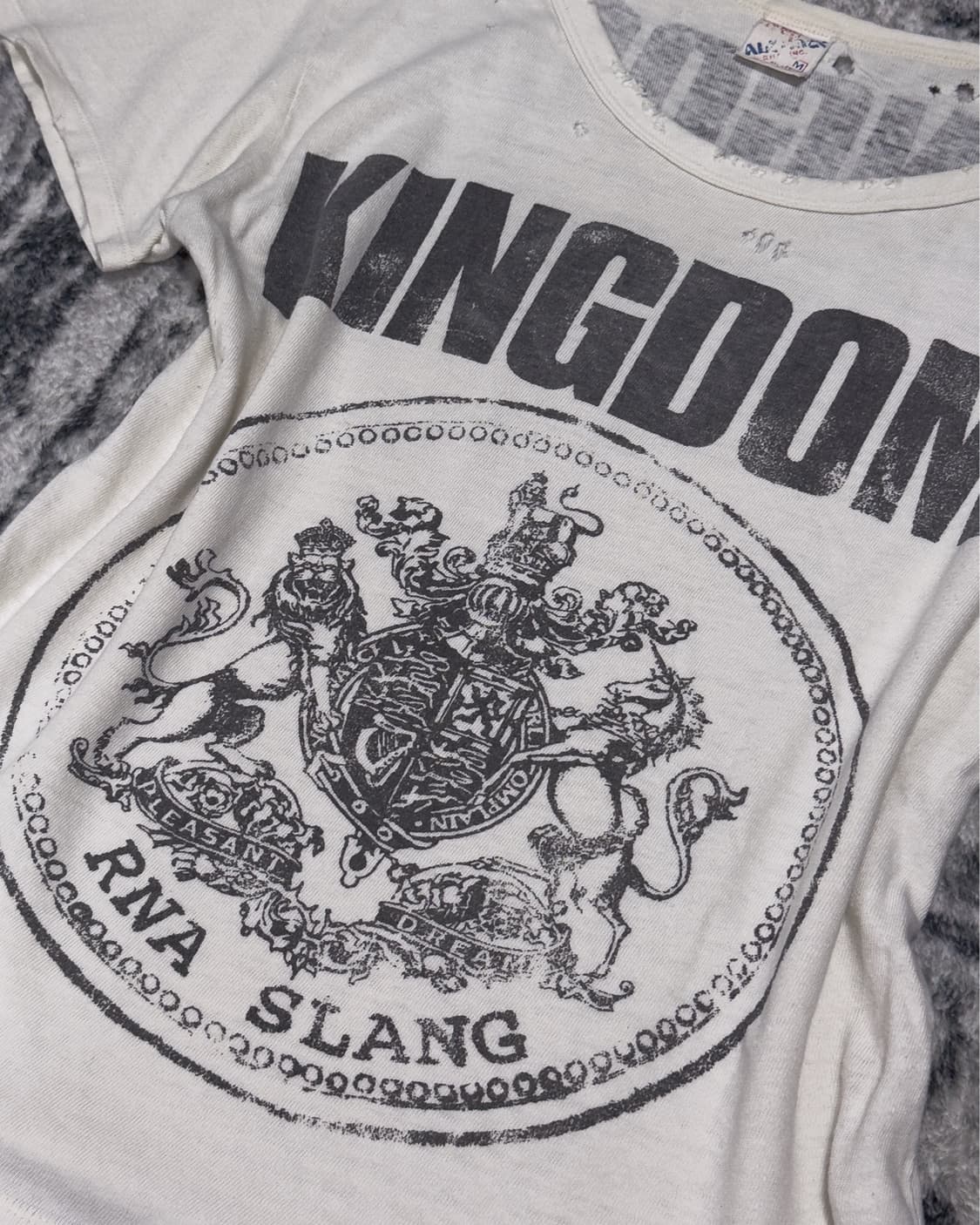 {UNKNOWN} Kingdom Crest Distressed Tee   상품이미지6