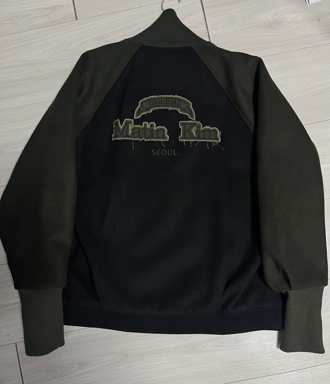 마뗑킴 스타디움 바시티 퀼팅 점퍼 블랙 상품이미지4
