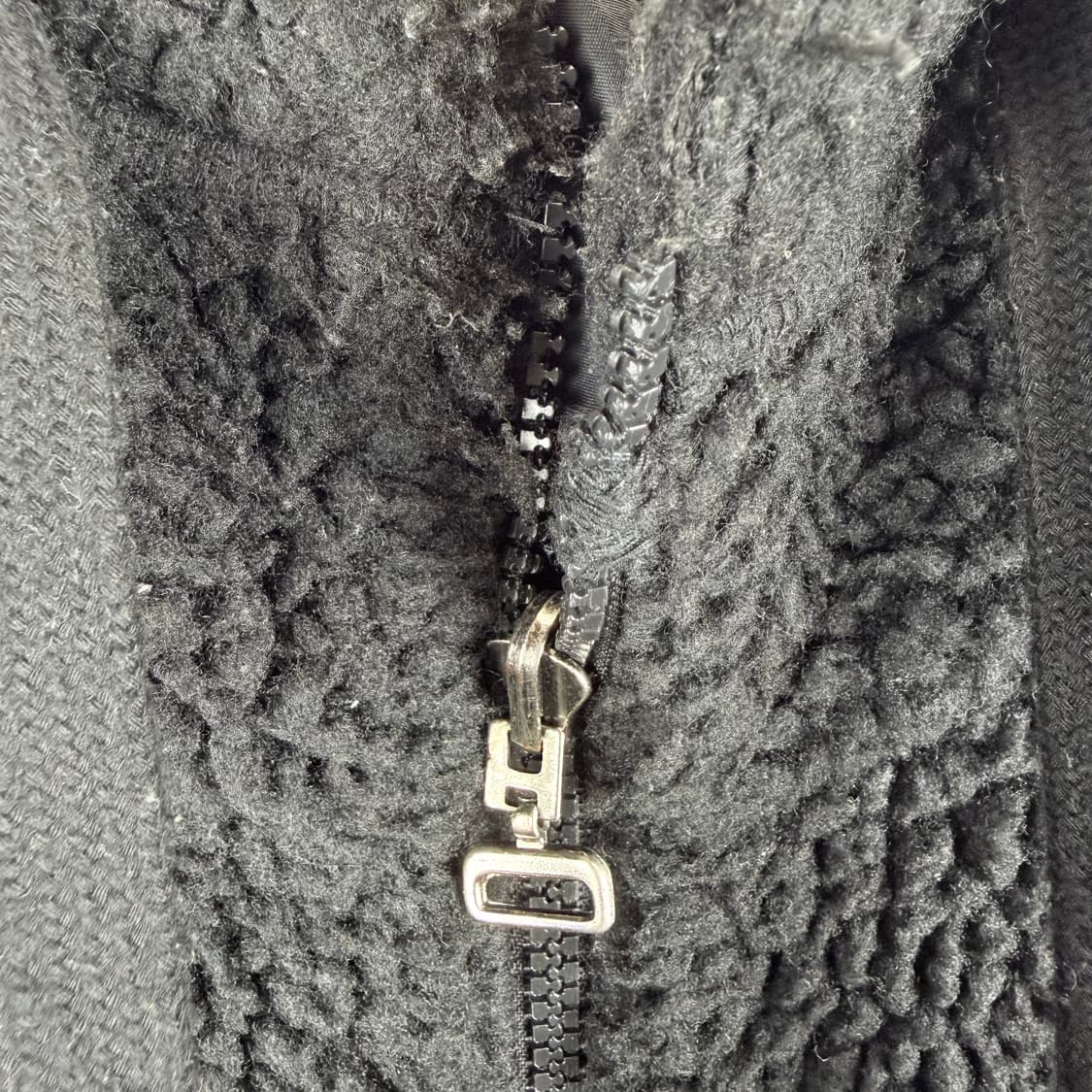 (110) 내셔널지오그래픽 양털 플리스 후드집업 블랙 상품이미지3