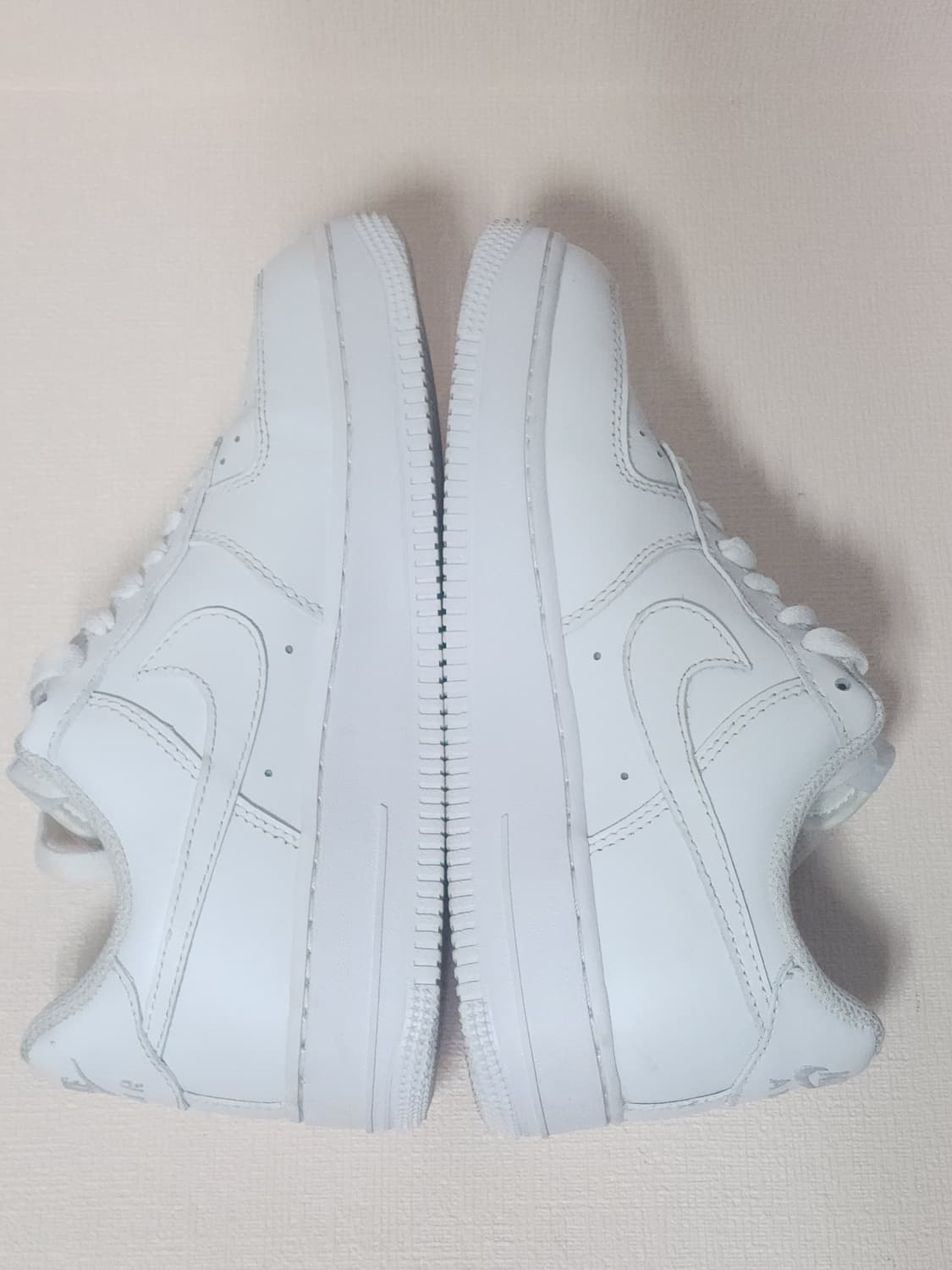 나이키 에어포스 1 '07 트리플 화이트 240mm 상품이미지3