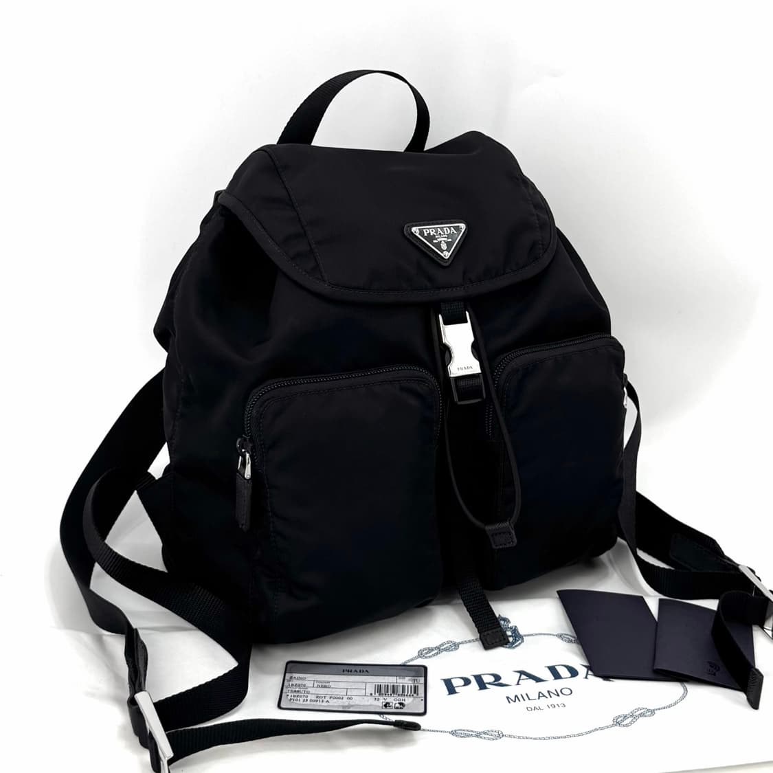 프라다 삼각로고 나일론 버클 백팩 블랙 (1BZ070) 상품이미지1