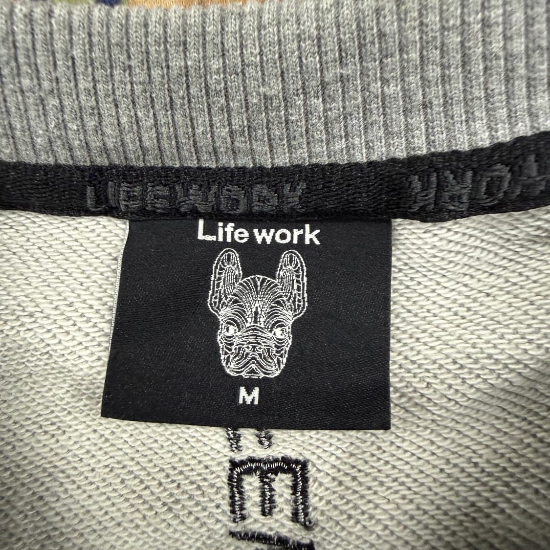 (M)라이프워크 Lifework 엠브로이드 로고 맨투맨(그레이) 상품이미지2