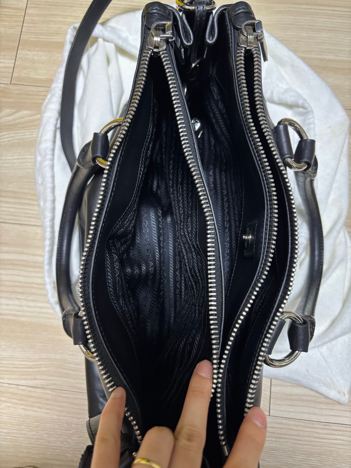 Prada 비텔로 레더 토트백 상품이미지7