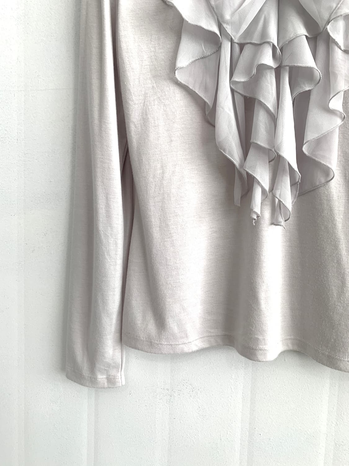 Soft Gray Ruffle Top 상품이미지9