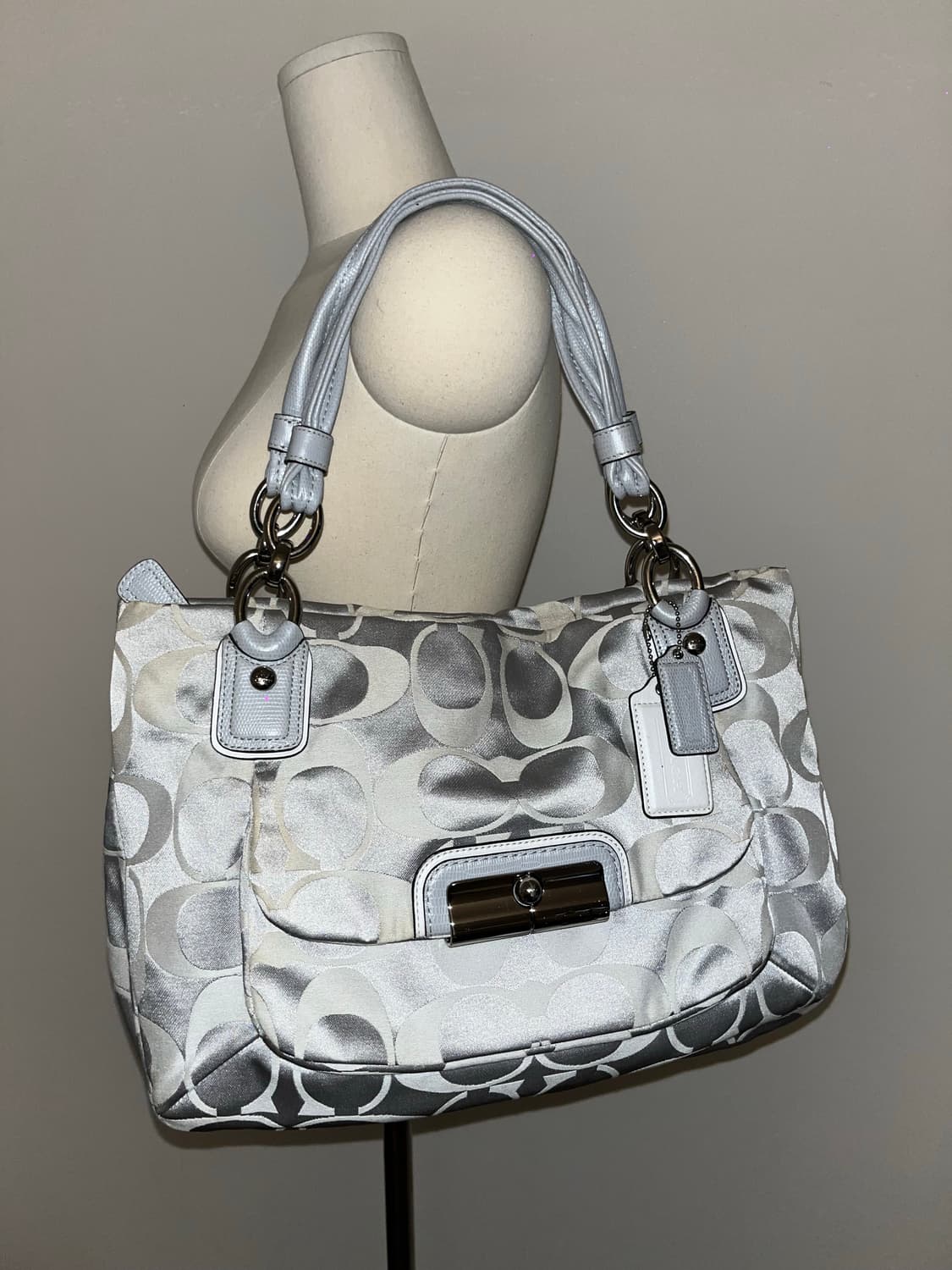 Coach White Silver Shoulder Bag 상품이미지3
