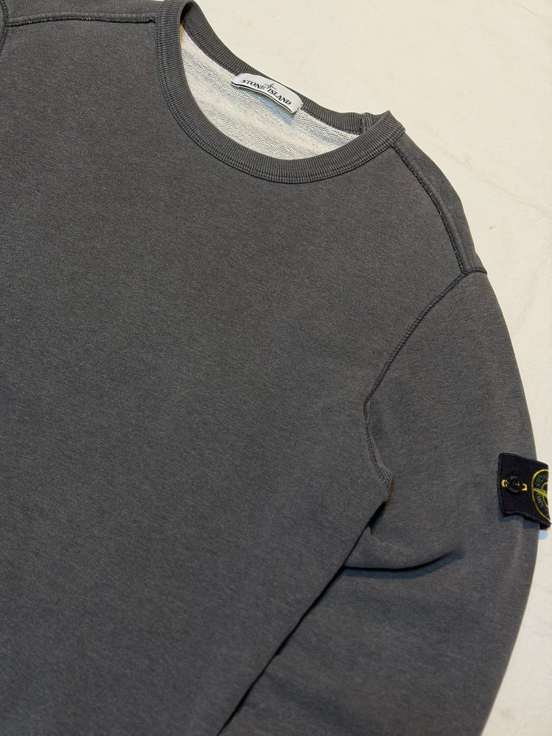 스톤아일랜드 17FW 맨투맨 스웻셔츠 그레이 상품이미지2