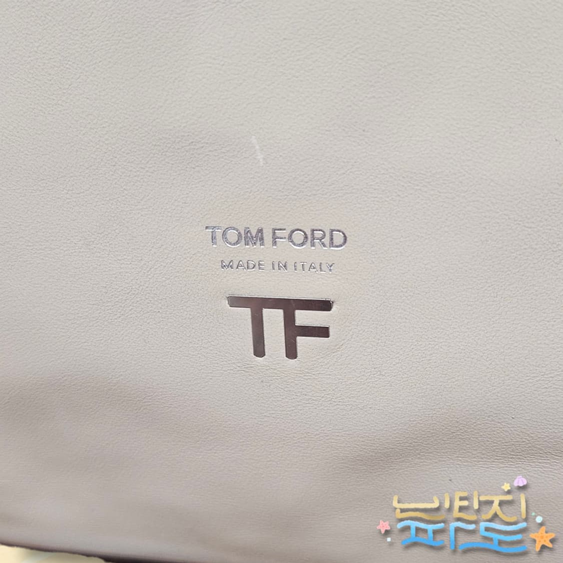 감정O TOM FORD 톰포드 카프스킨 드로스트링 숄더백 상품이미지2