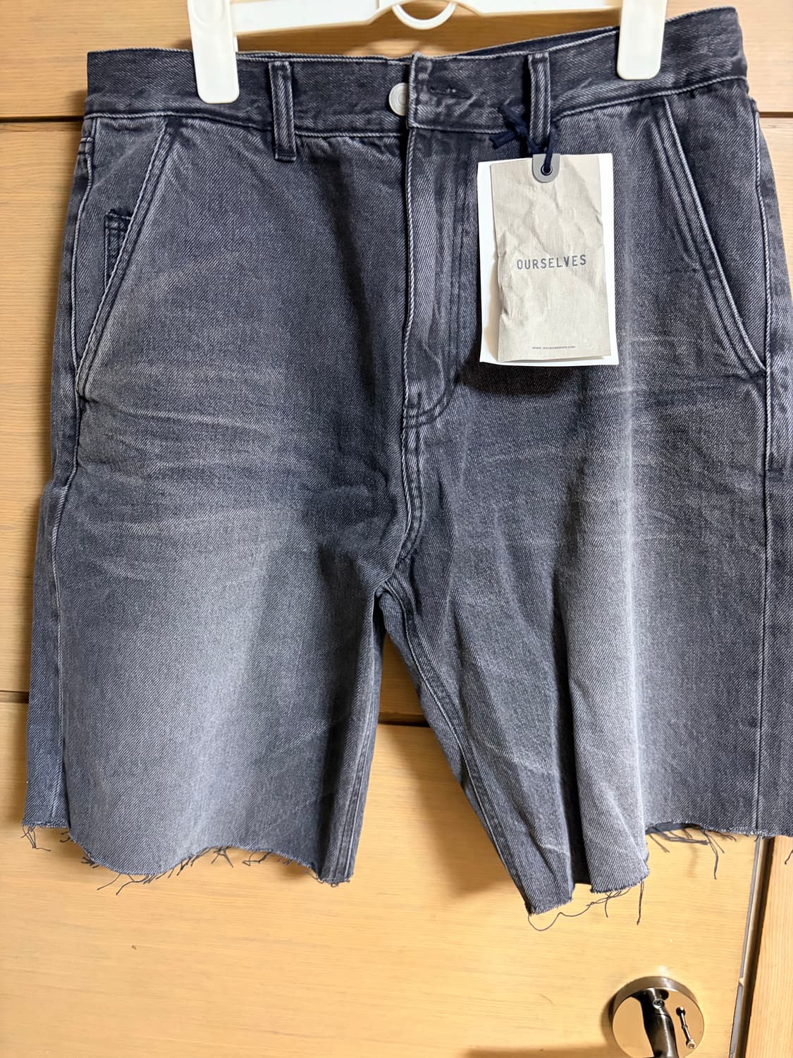 [2] 24SS 아워셀브스 컷오프 데님쇼츠 블리치드 블랙 상품이미지1