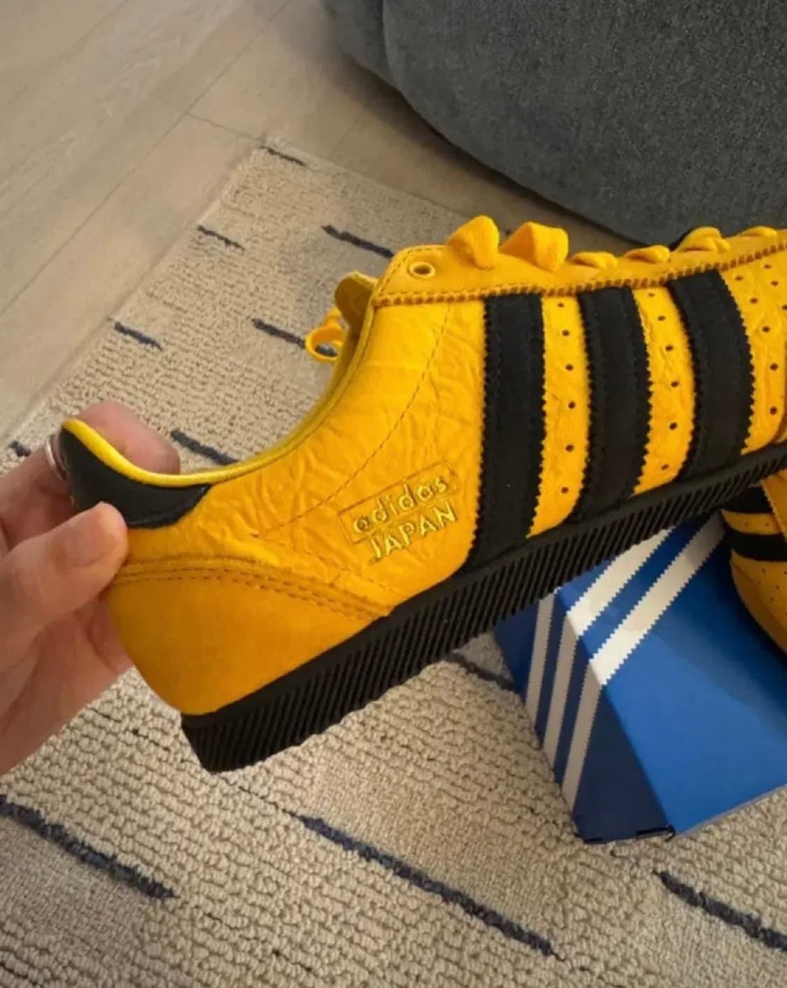(강민경 착용)아디다스 오리지널 재팬  옐로우 블랙 230 상품이미지2