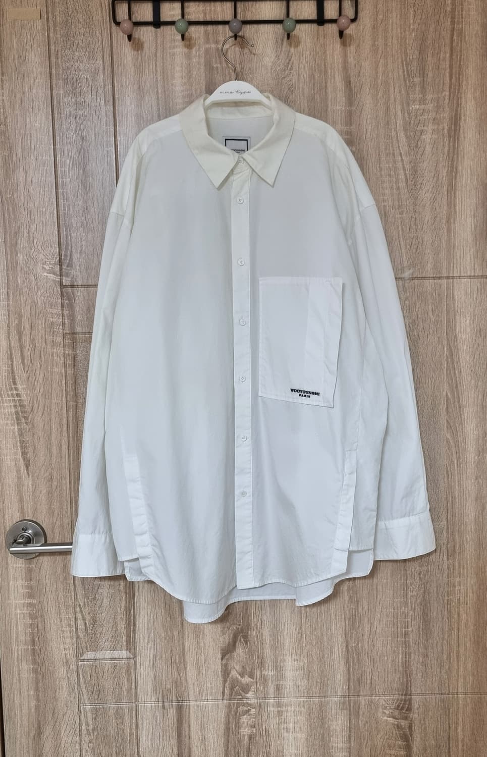 우영미 백로고 셔츠  상품이미지1