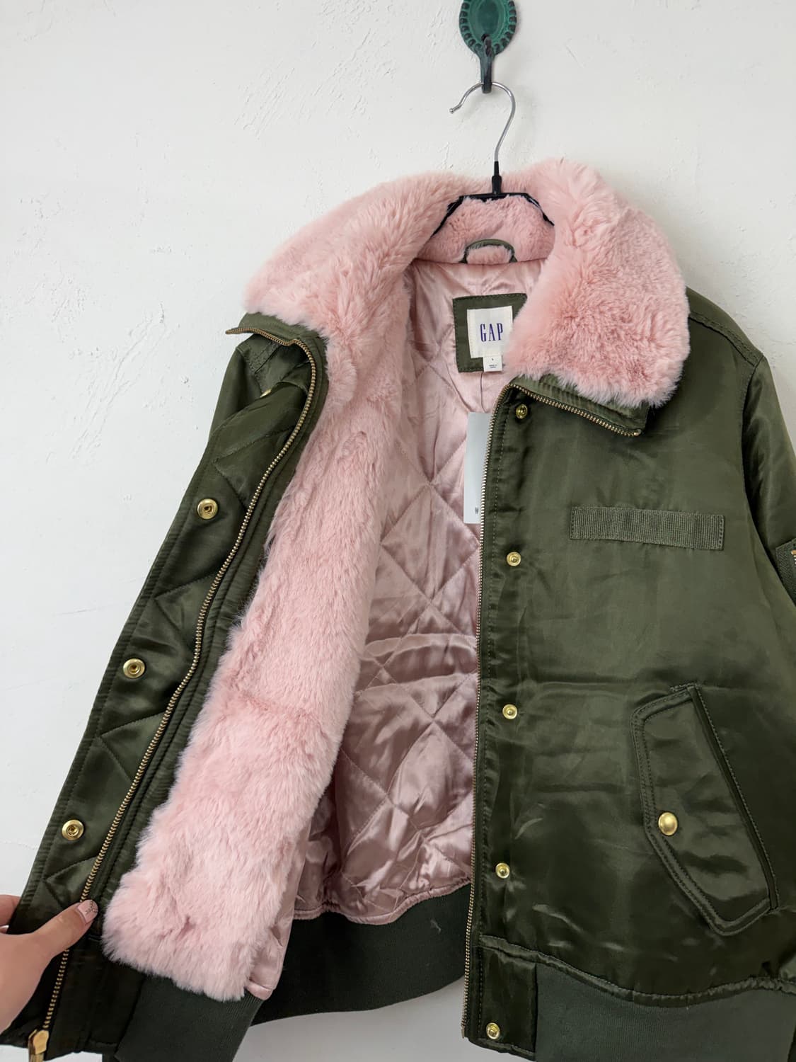 갭 프리마로프트 새틴 봄버 상품이미지3