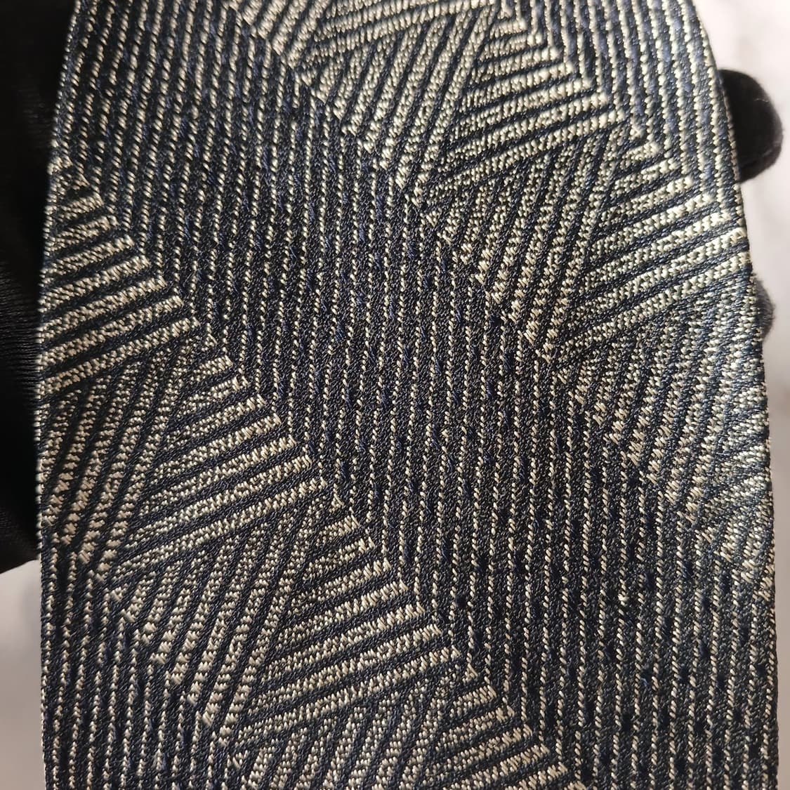 캘빈클라인 실크 블랙 지그재그 패턴 넥타이 10cm A등급 A18812
 상품이미지6
