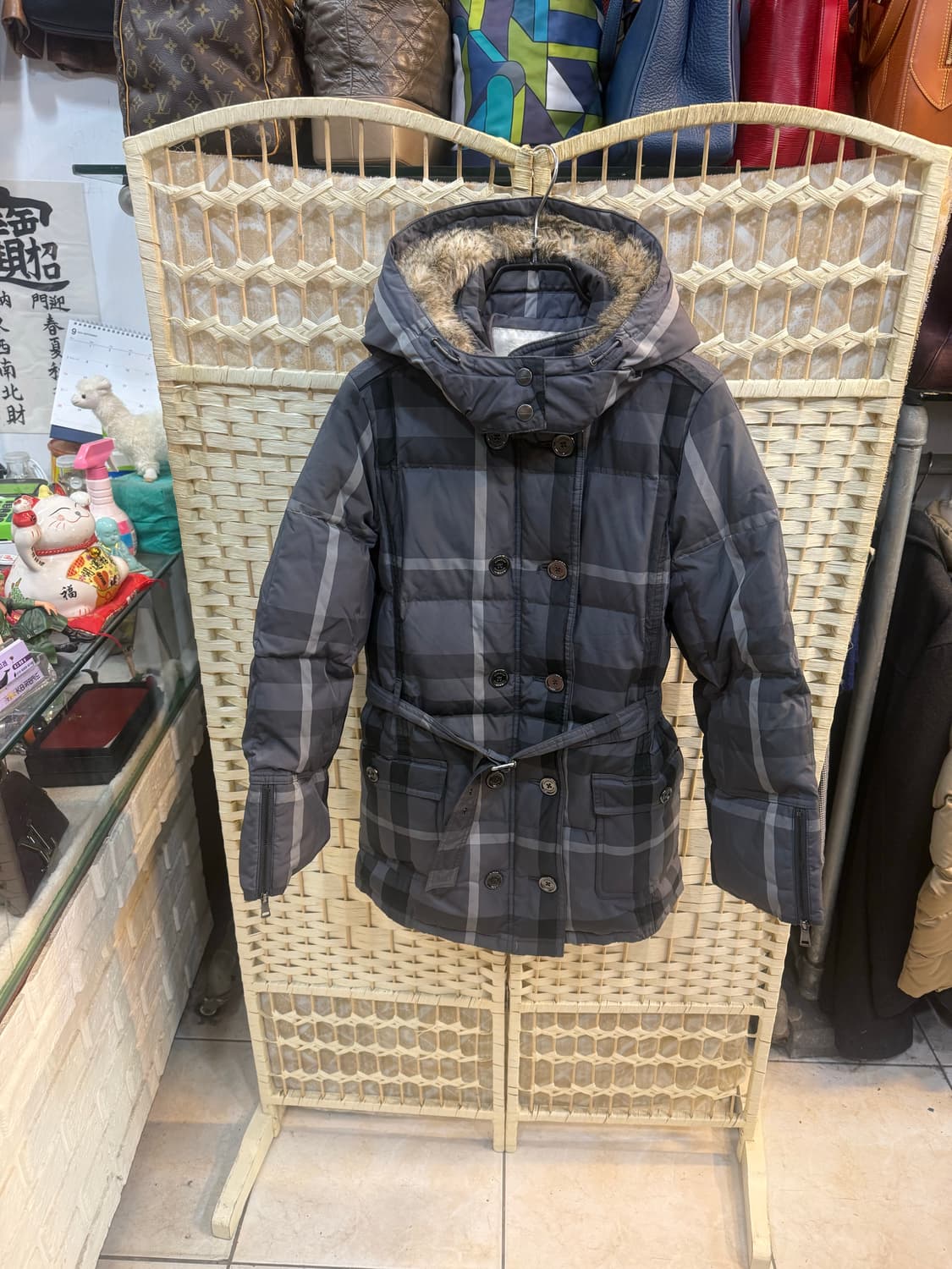 14y/44 정품 버버리 체크 후드패딩 팝니다 상품이미지1