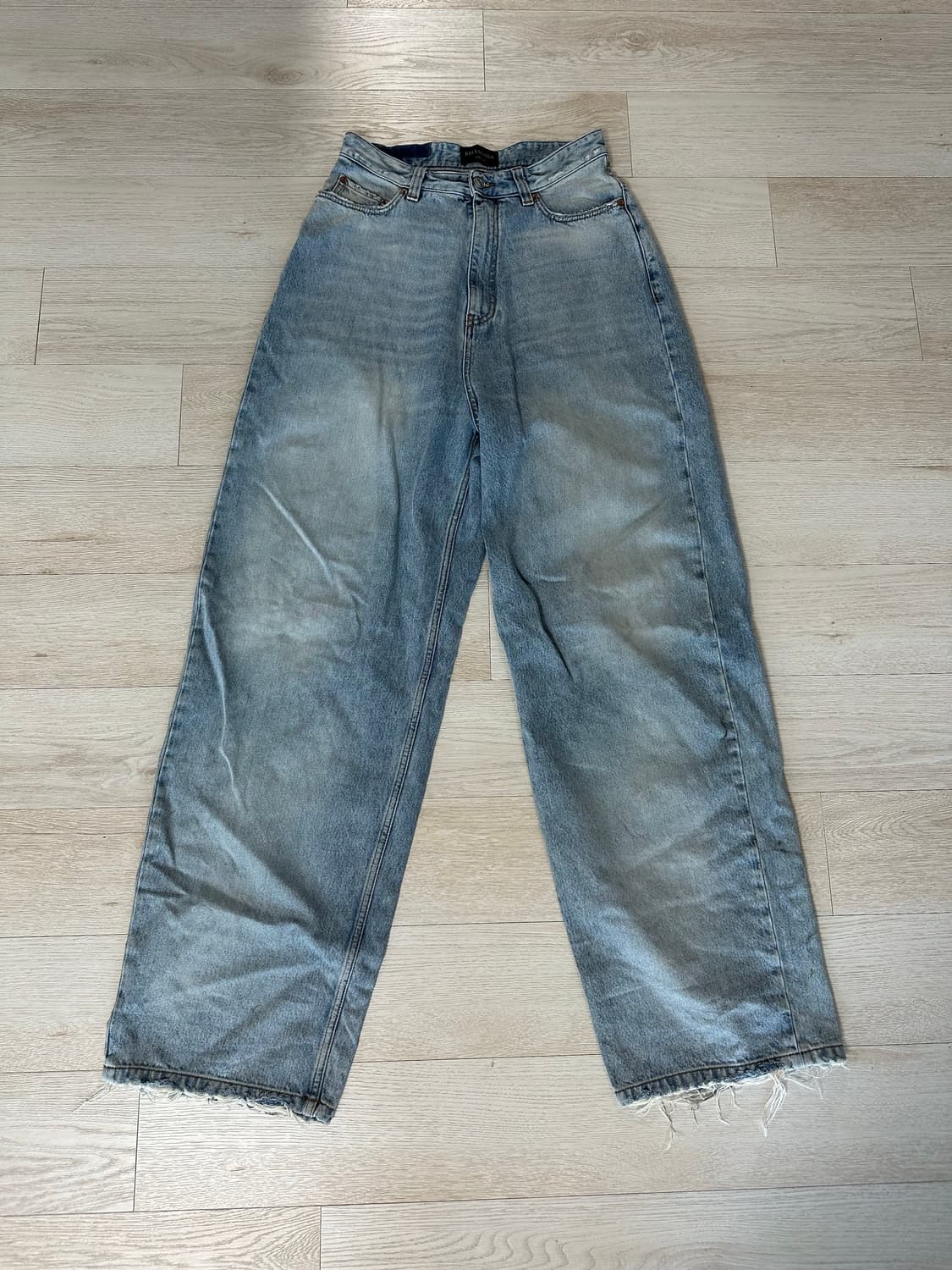 [S] 발렌시아가 풀업 배기 연청 데님 진 상품이미지2