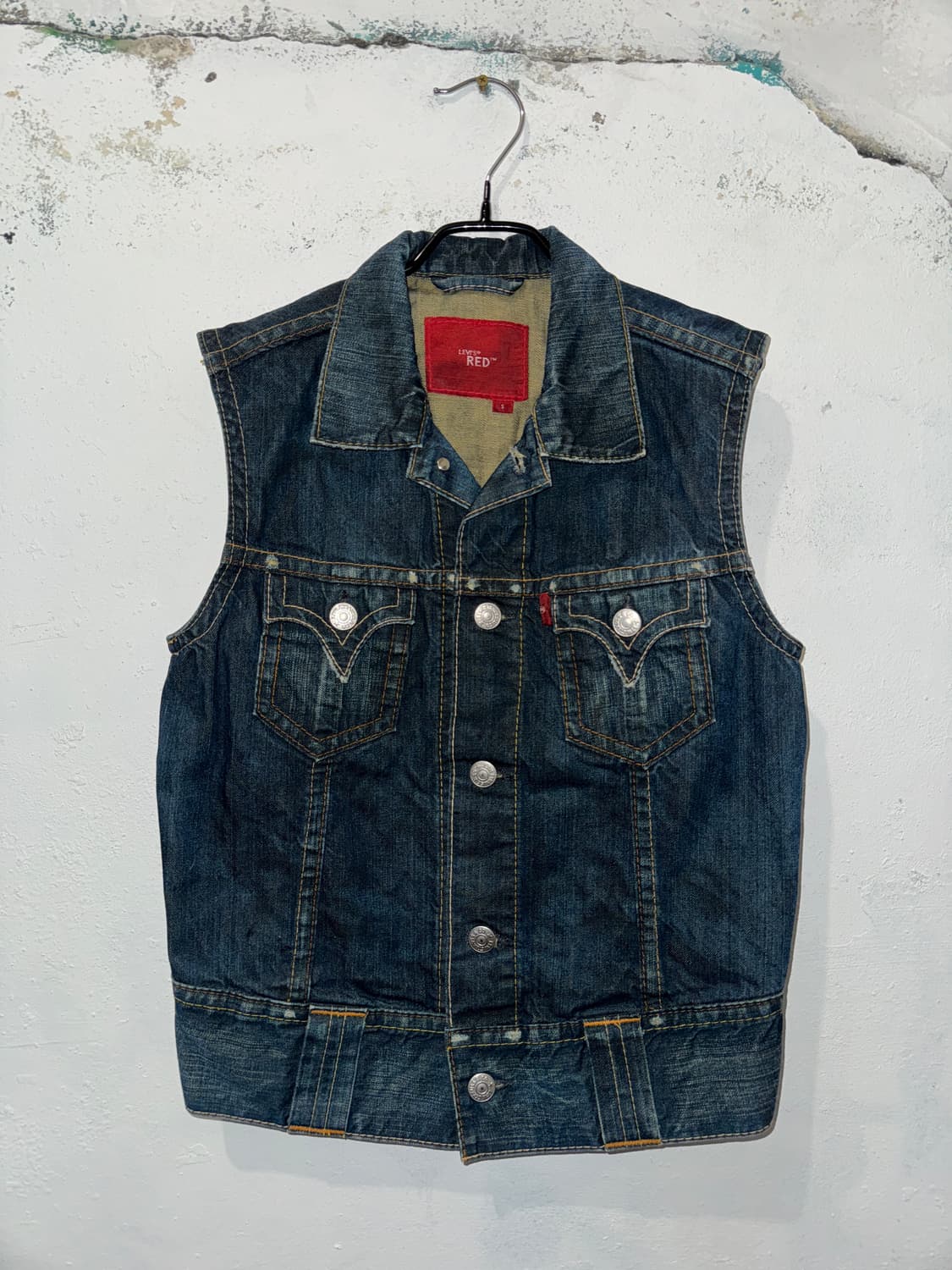 LEVI’S red denim vest 상품이미지1