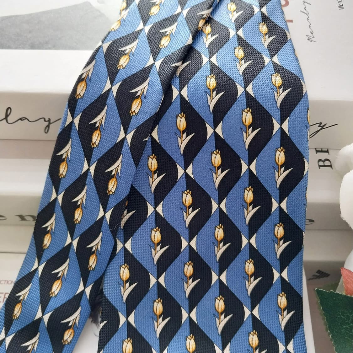 입생로랑 실크 블루&블랙 튤립 패턴 넥타이 9.2cm A+등급 K1324 상품이미지3