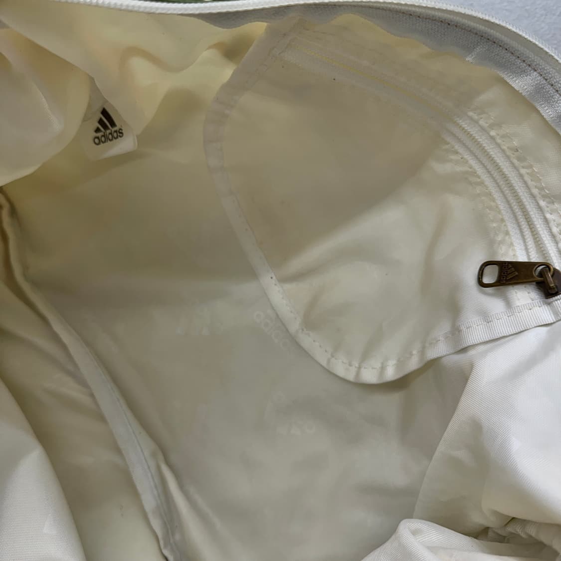 아디다스 Y2K 흰초 00s 올드스쿨 빅로고 크로스백 상품이미지7