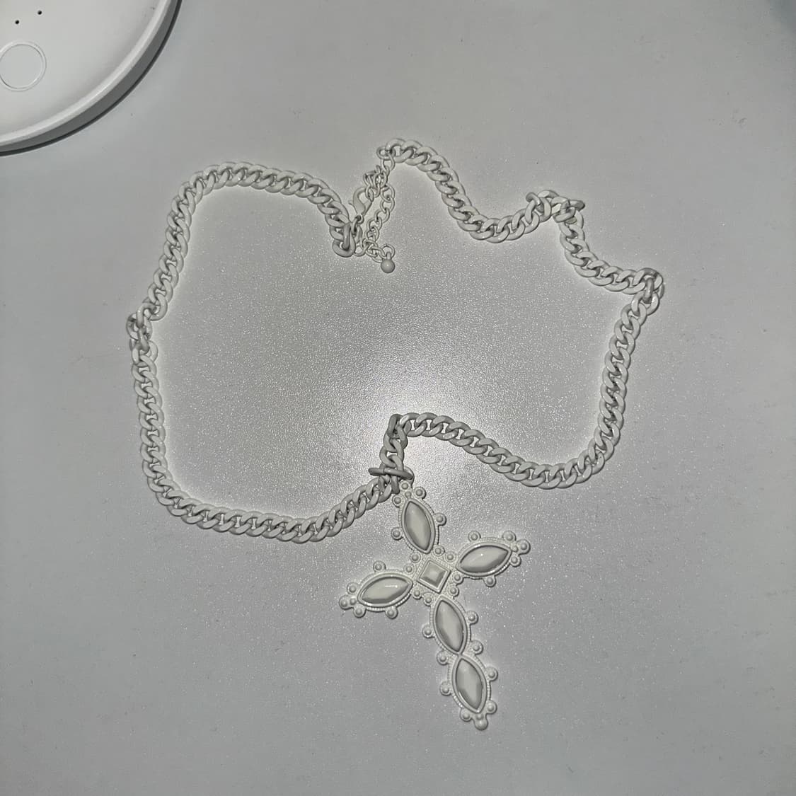 화이트 볼드 십자가 체인 목걸이 상품이미지1