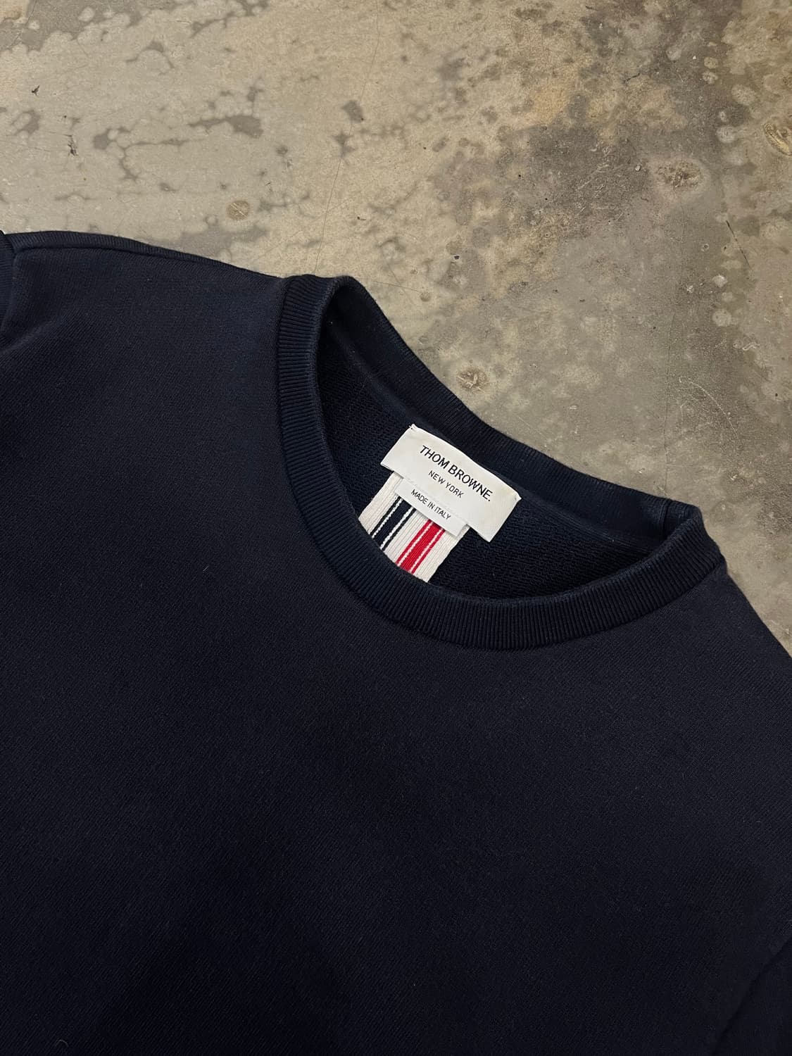 톰브라운 백삼선 맨투맨 네이비 2사이즈 상품이미지3