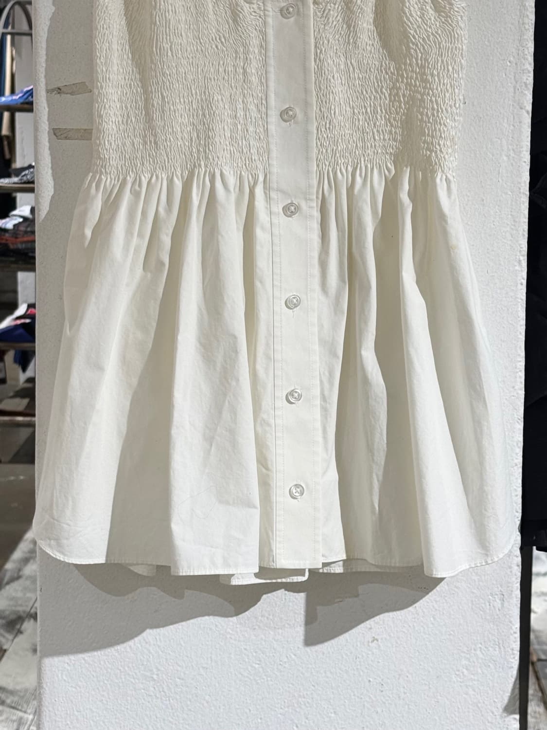 알렉산더 왕 화이트 스모킹 버튼 슬리브리스 블라우스 상품이미지3