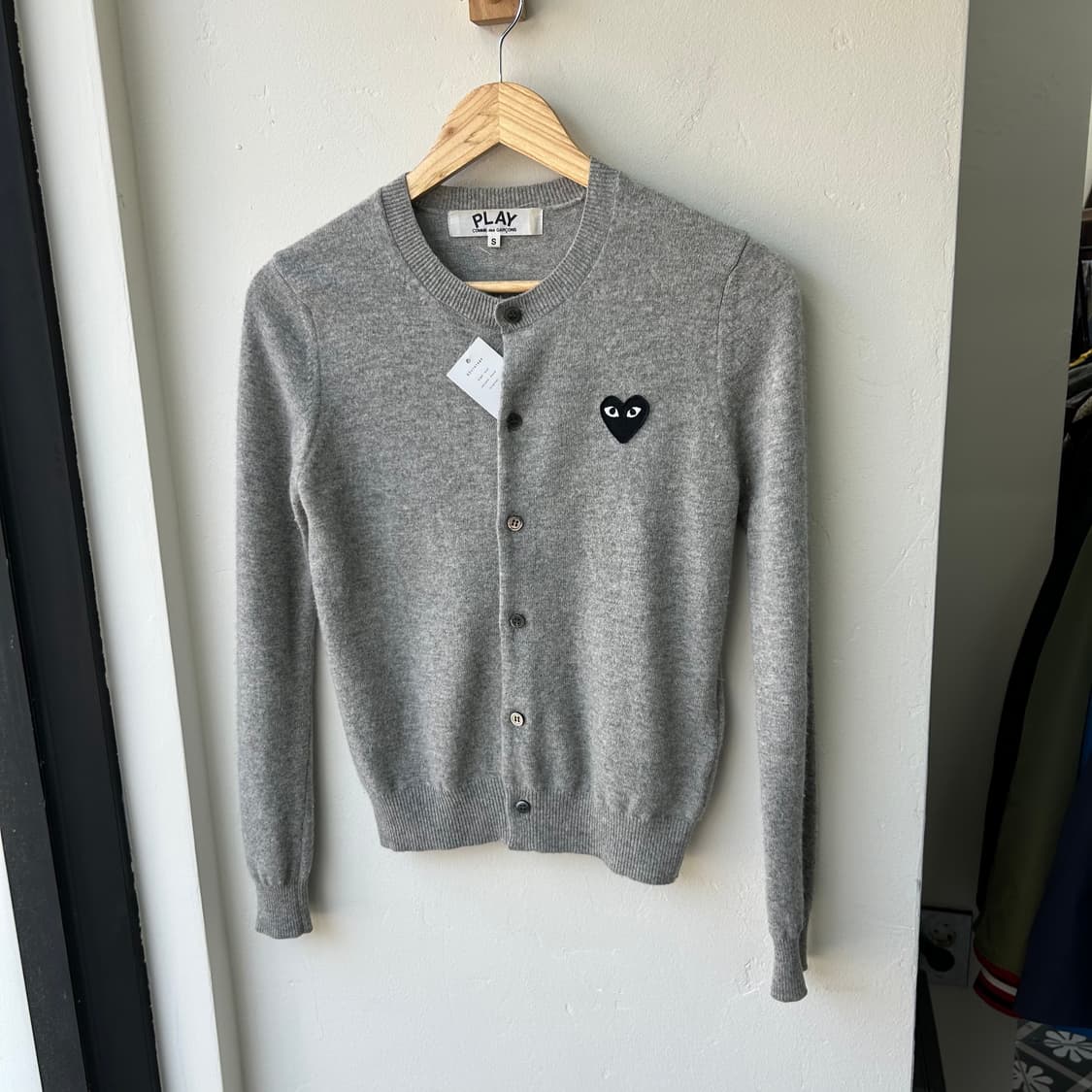 16786 - 꼼데가르송 블랙 와펜 울 가디건 (울 100%) 상품이미지1