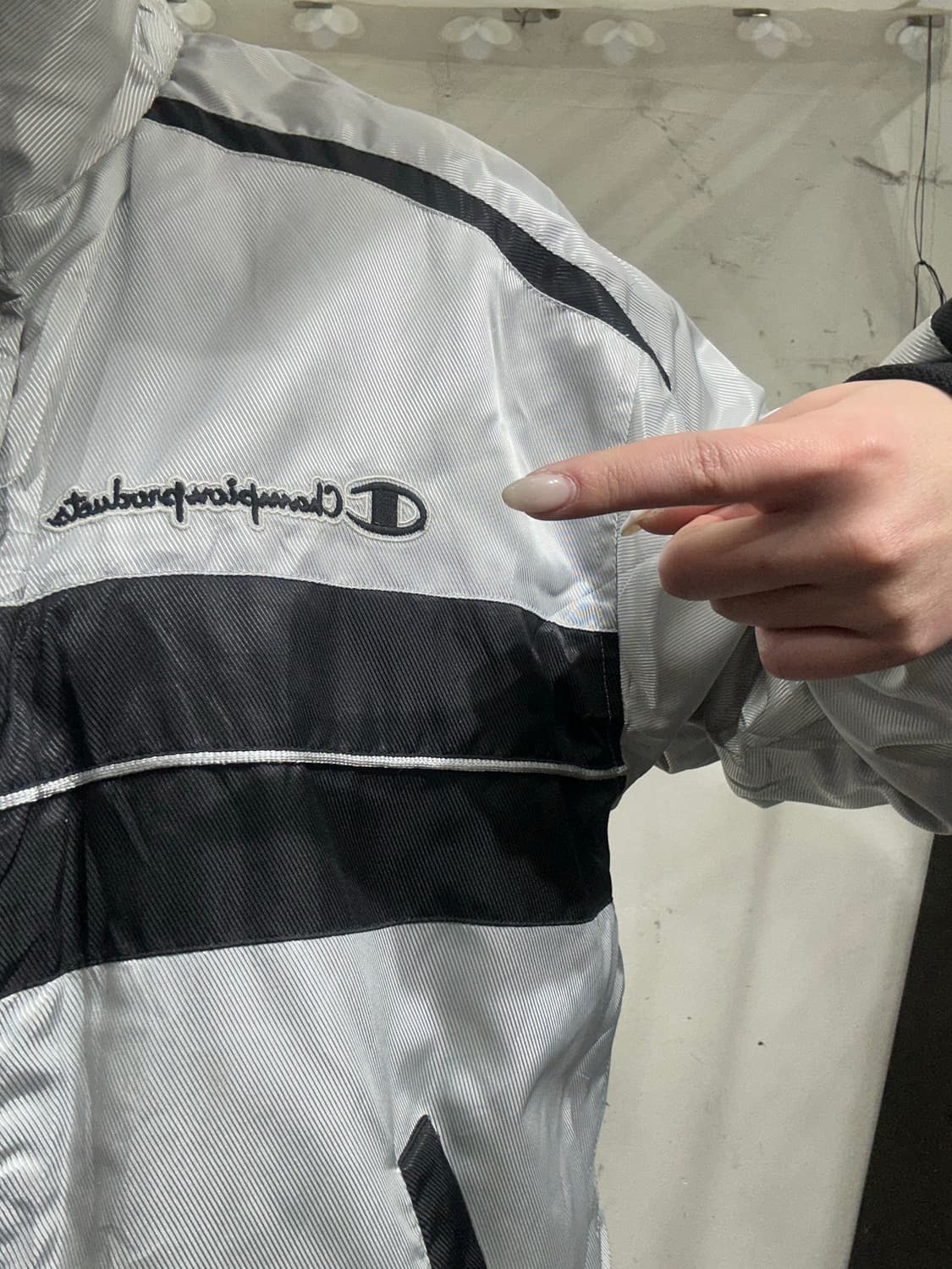 일본 챔피온 유광 실버 블랙 라인 바람막이 오버핏 트랙 자켓 M 상품이미지4