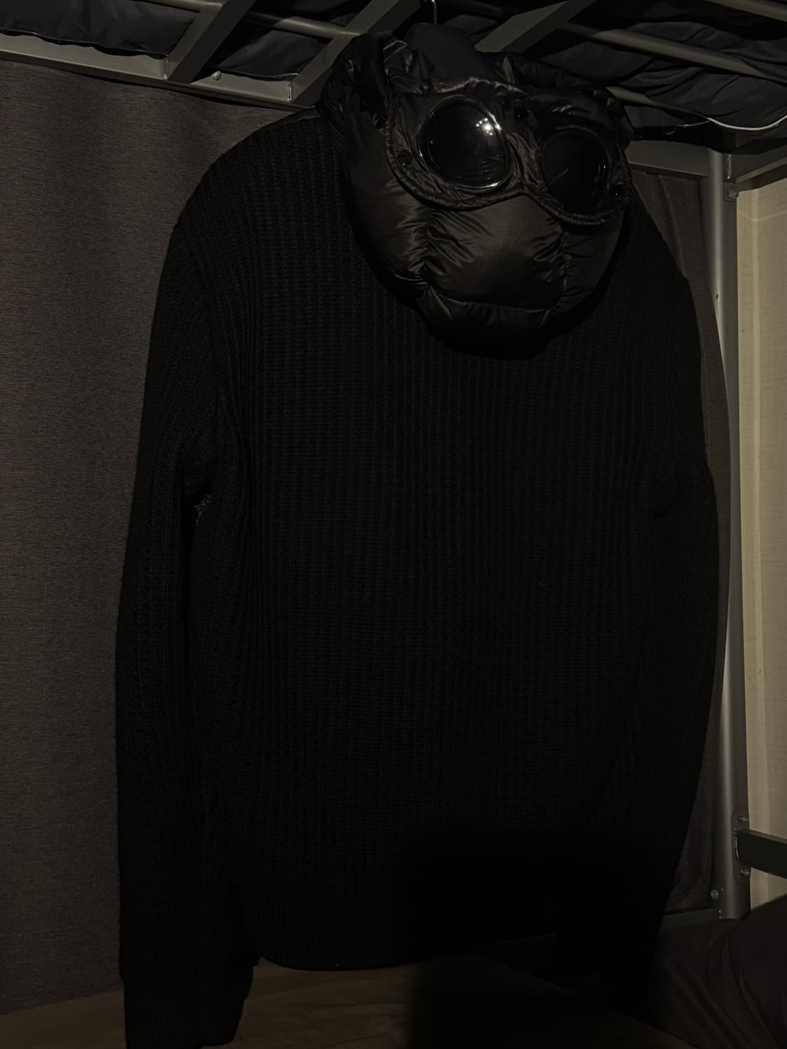 C.P. 컴퍼니 메리노 나일론 믹스드 고글 니트 블랙  상품이미지2