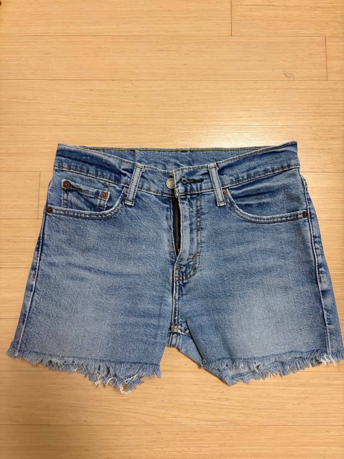 리바이스 빈티지 리폼 데님 쇼츠 상품이미지1