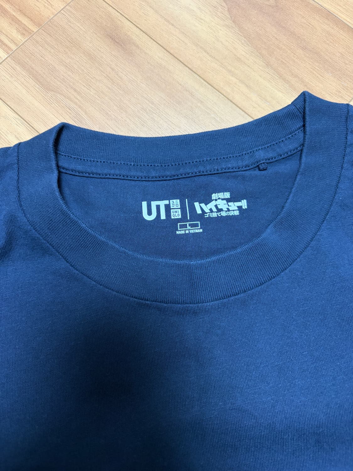 유니클로 UT 하이큐 반팔티 네이비 상품이미지3