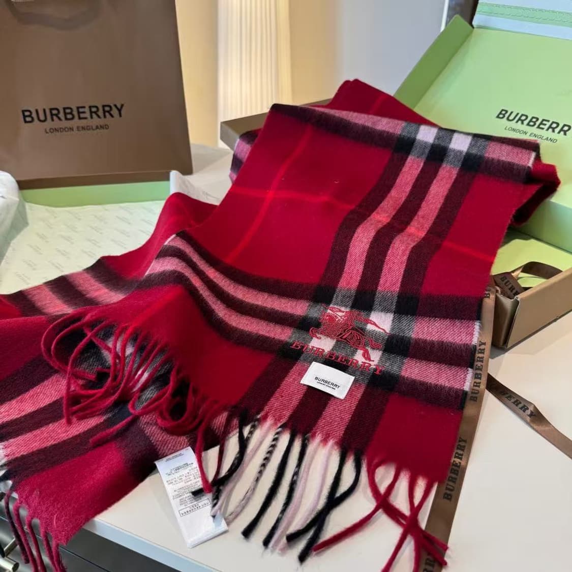 버버리숙녀 리버서블 스카프
 상품이미지5