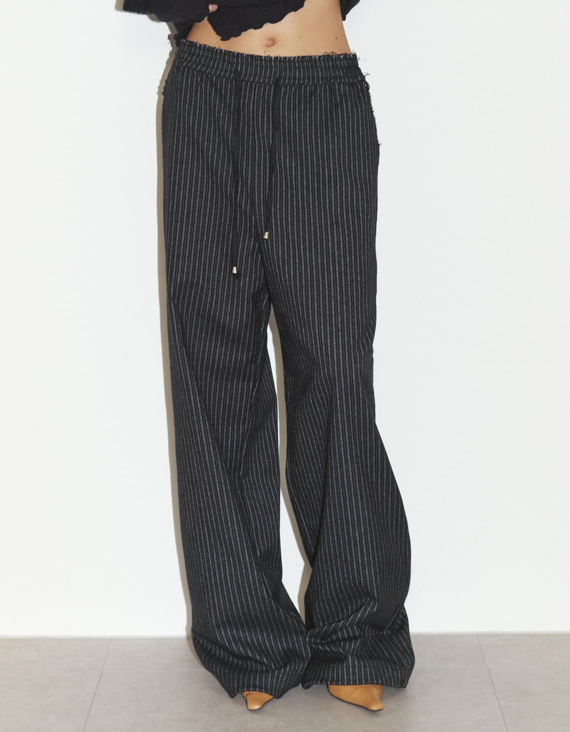 폴리수엠 WARM EFFORTLESS PANTS BLACK 상품이미지1