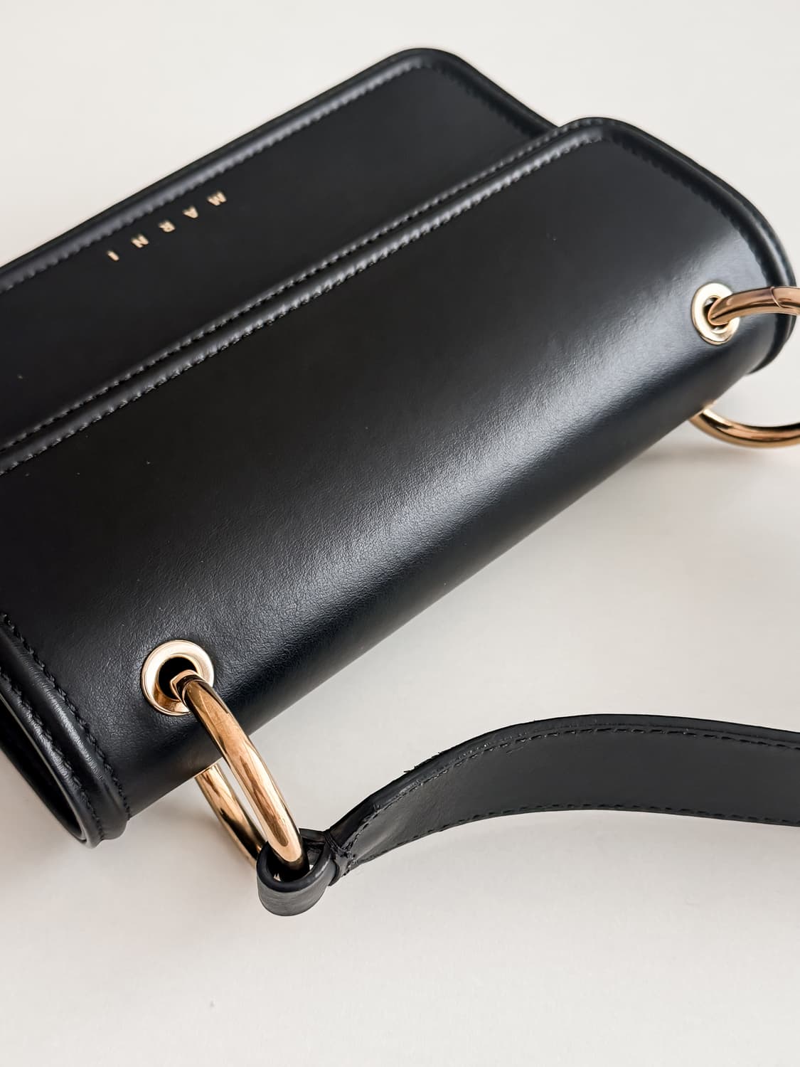 마르니 비트 아코디언 숄더백 상품이미지7