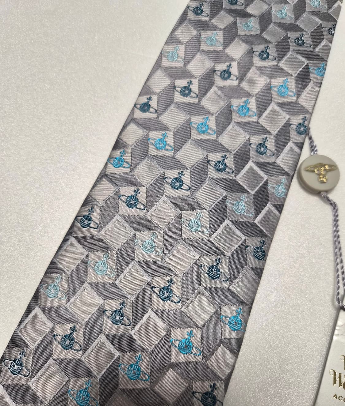 (새제품)비비안웨스트우드 실버 그레이 넥타이 상품이미지3