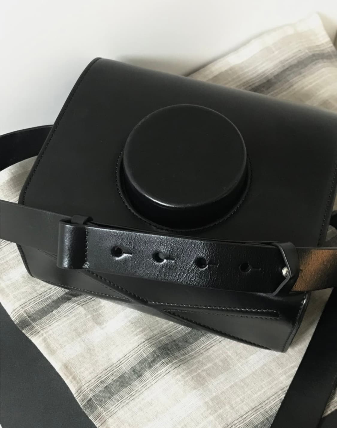 르메르 카메라백 상품이미지2