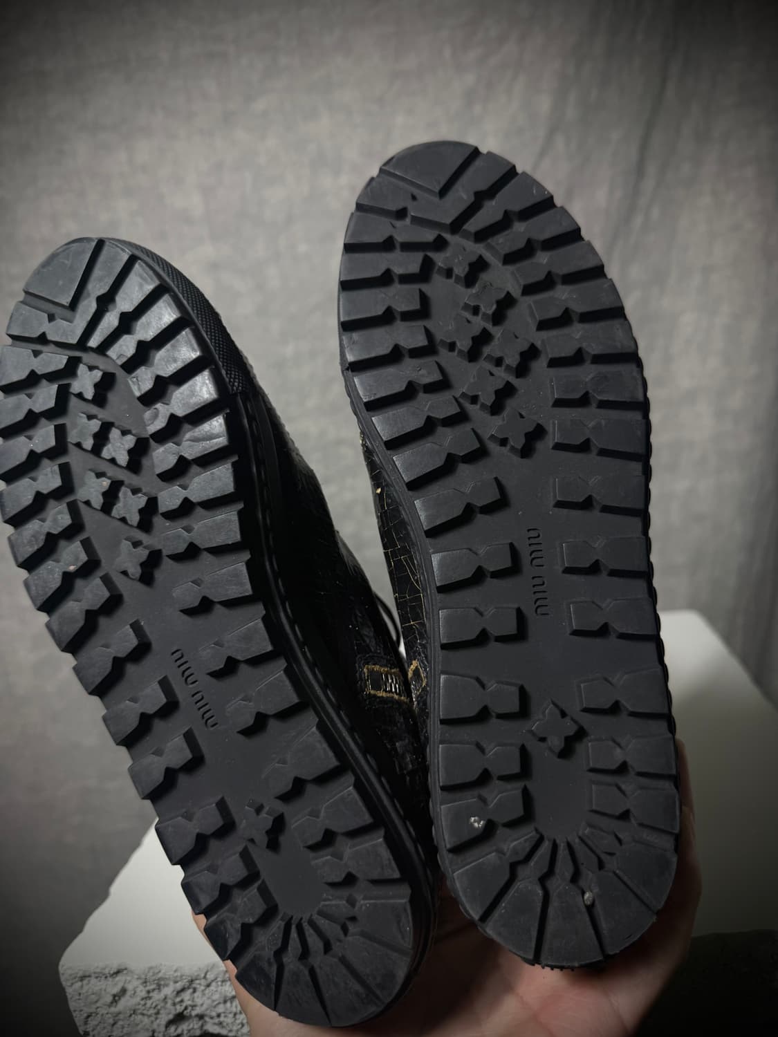 Miu Miu Distressed Crack High-Top Sneake 상품이미지7