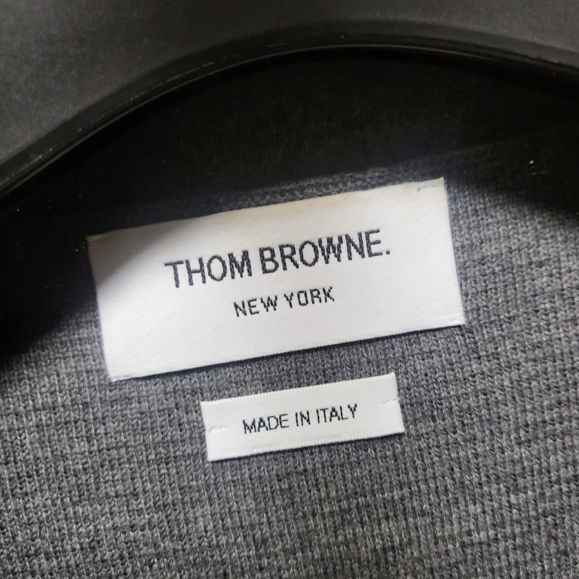 [신형] 2 / 톰브라운 사선완장 밀라노 스티치 가디건  상품이미지4