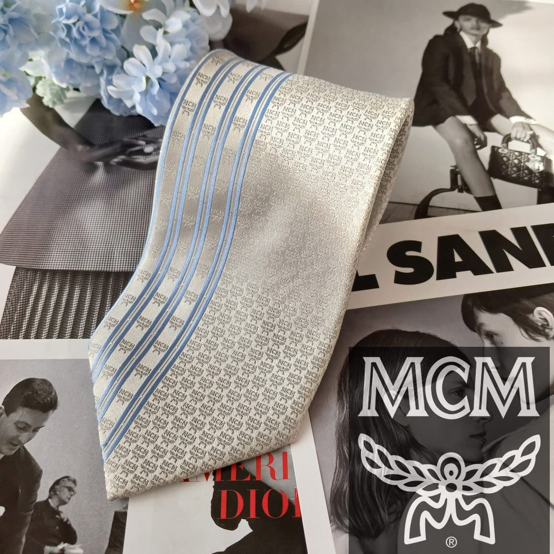 엠씨엠 실크 실버 로고 패턴 넥타이 9.3cm A+등급 A19652 상품이미지1