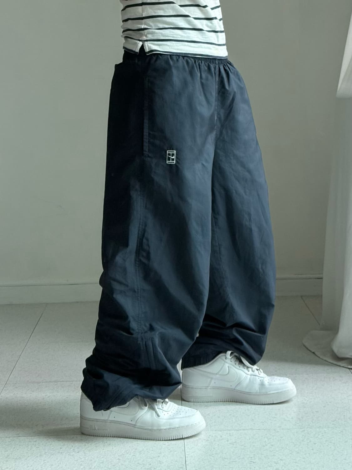 나이키 네이비 미니 로고 트랙팬츠 상품이미지2
