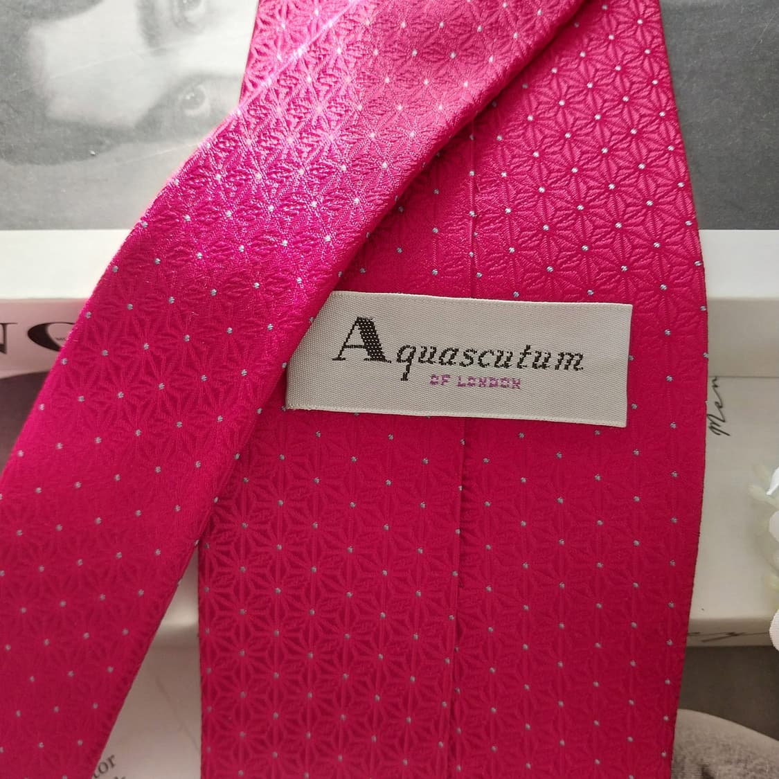 아쿠아스큐텀 실크 플로럴 자카드 넥타이 9.3cm A+등급 K1529
 상품이미지7